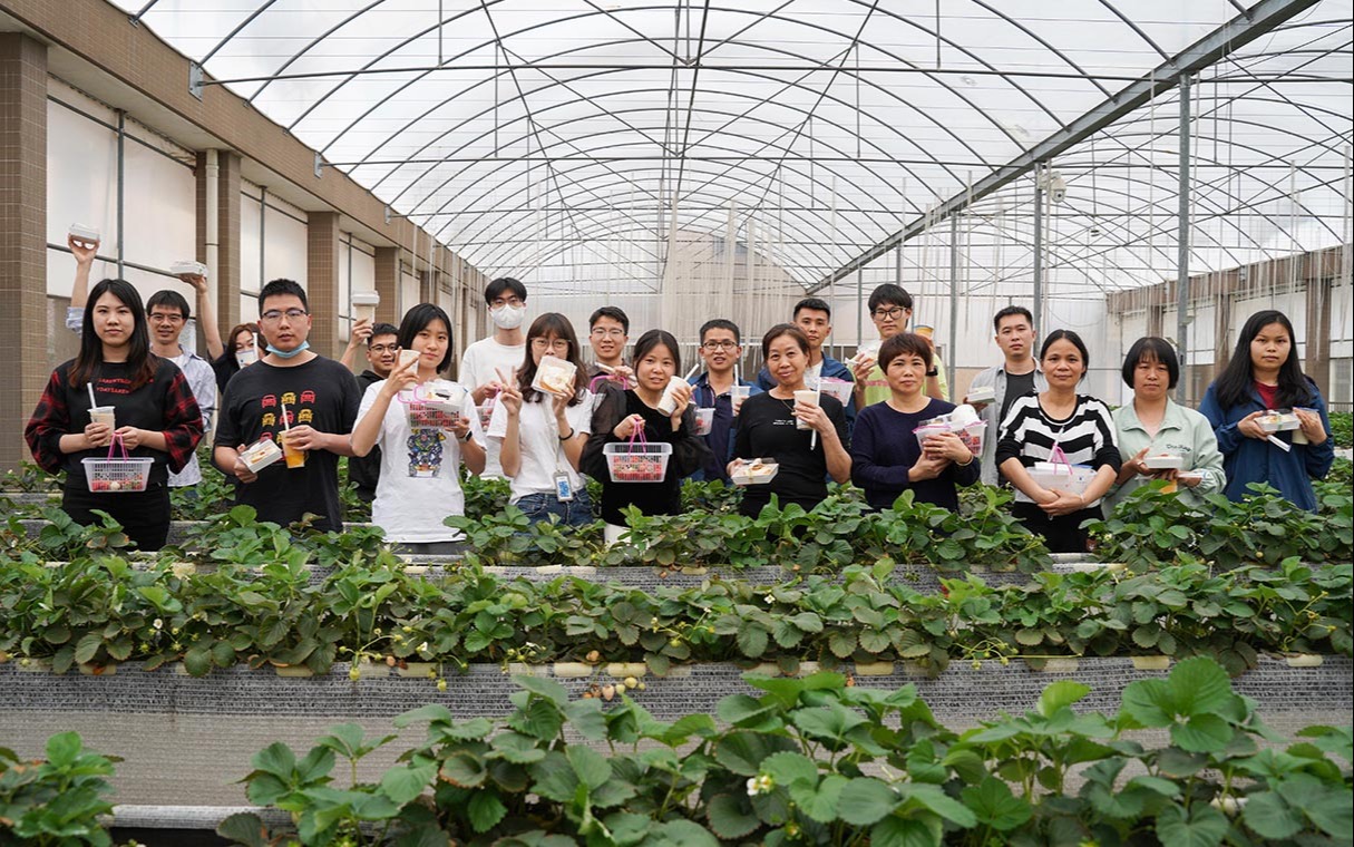 一個科技的今年會jinnianhui智慧大棚，一場別樣的草莓采摘，一群可愛的3月小壽星